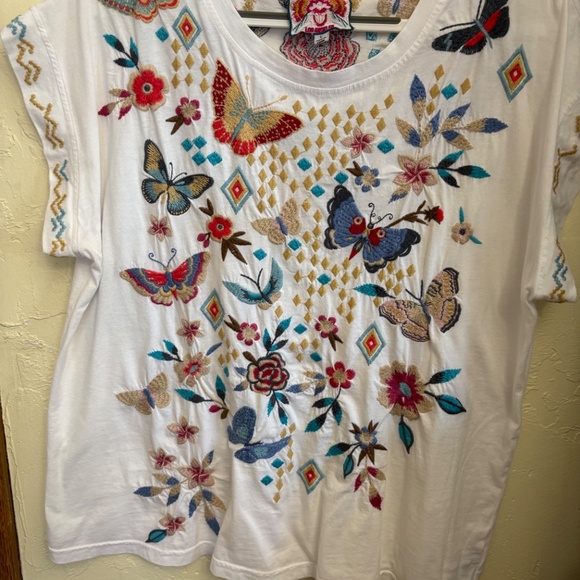 Johnny Was Embroidered Top Size Large with Butterflies Excellent Condition - Picture 3 of 8